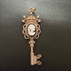 Elegant Gold Cameo Crowned Skelton Key Pendant